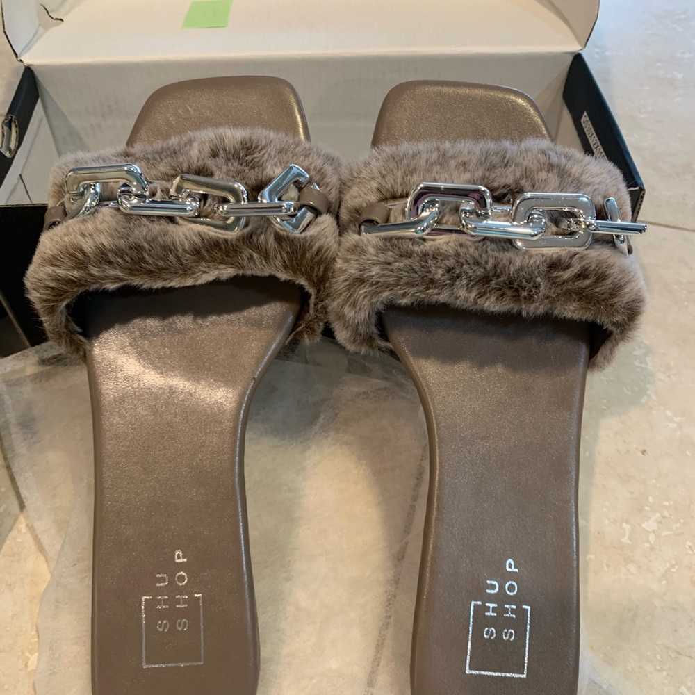 Boutique slippers taupe new in box